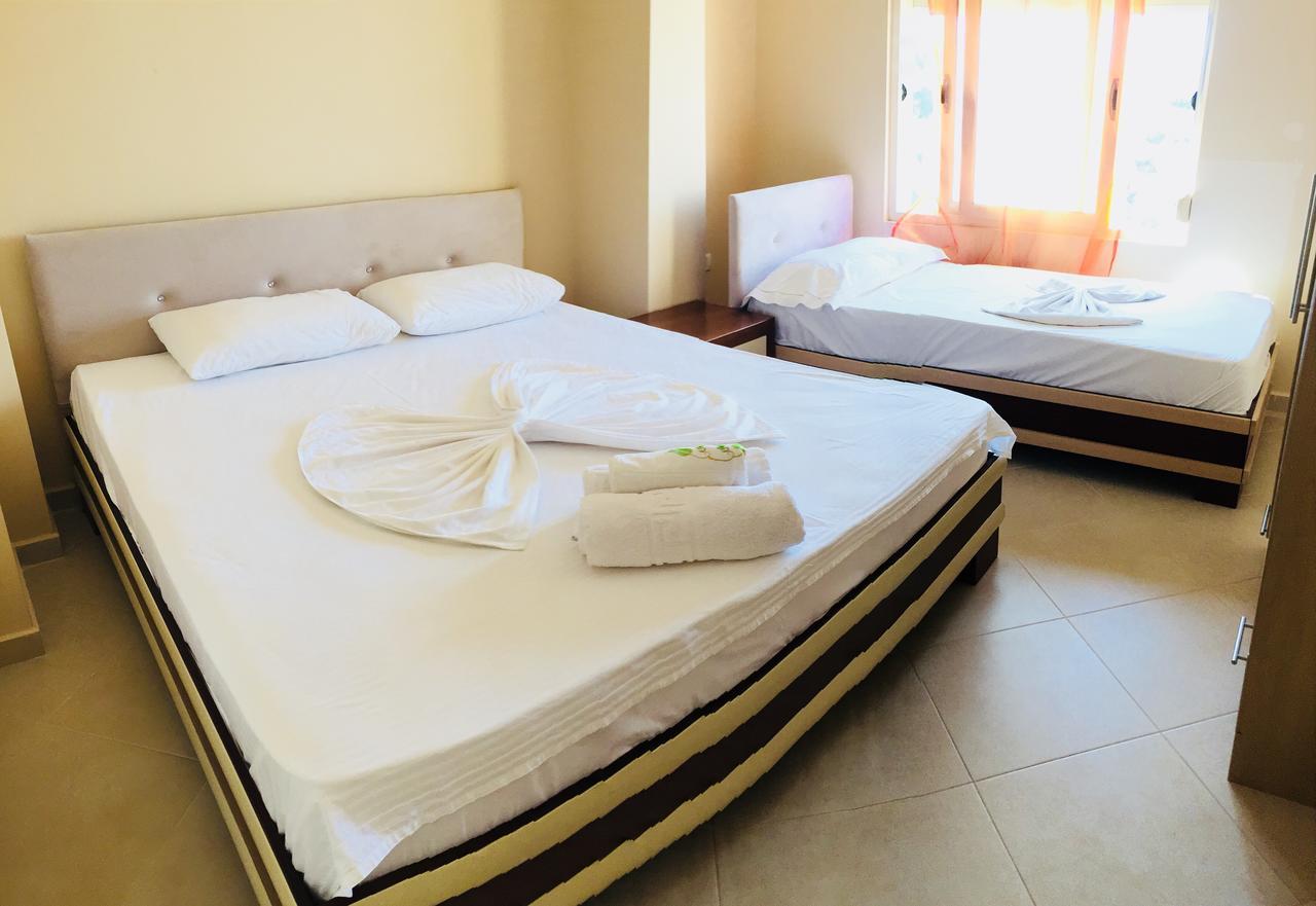 Apartments On The Beach Sarande Exterior photo