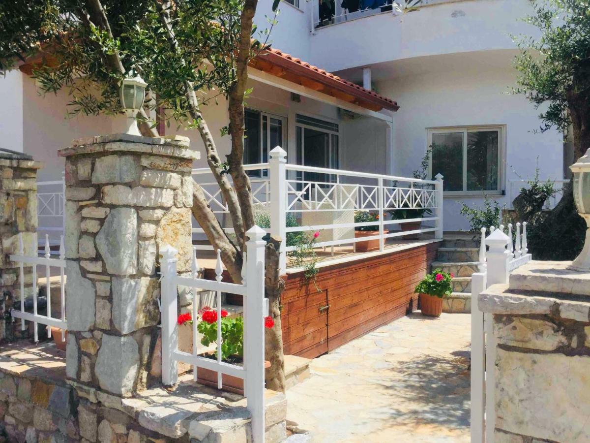 Apartments On The Beach Sarande Exterior photo